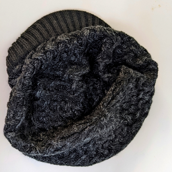 Woman hat Calvin Klein - Picture 4 of 7